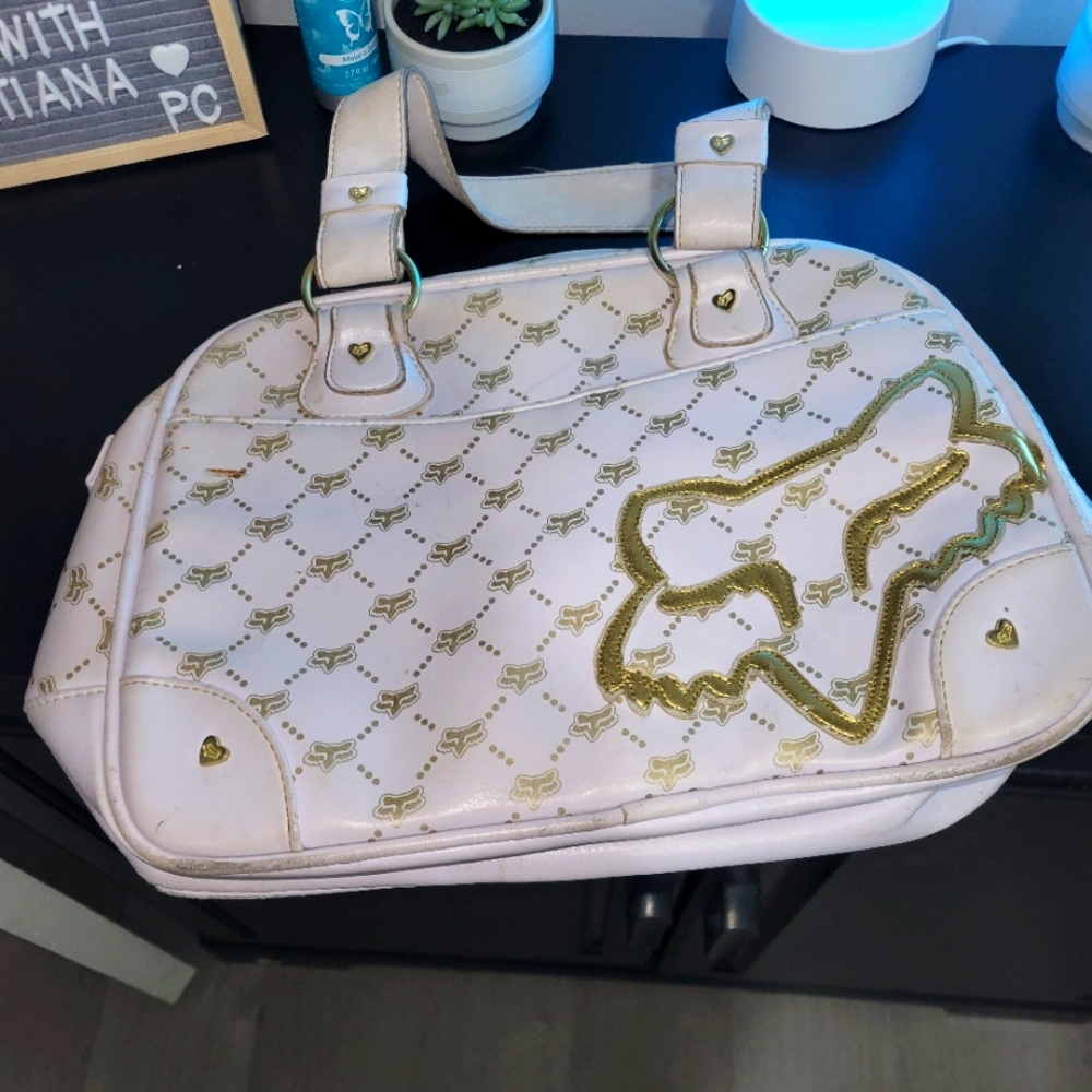 ✨️CLEAR OUT SALE✨️Fox White & Gold Purse